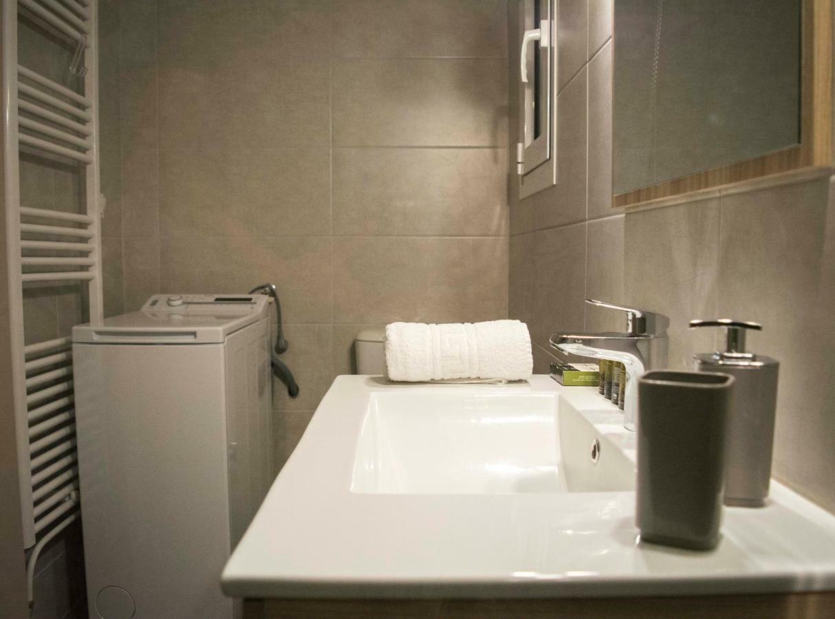 Chic And Minimal Apartment Close To Thissio Metro Афіни Екстер'єр фото